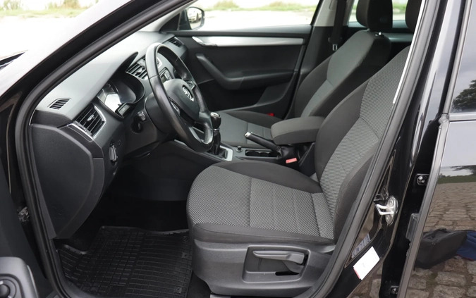 Skoda Octavia cena 39900 przebieg: 210000, rok produkcji 2015 z Miechów małe 742
